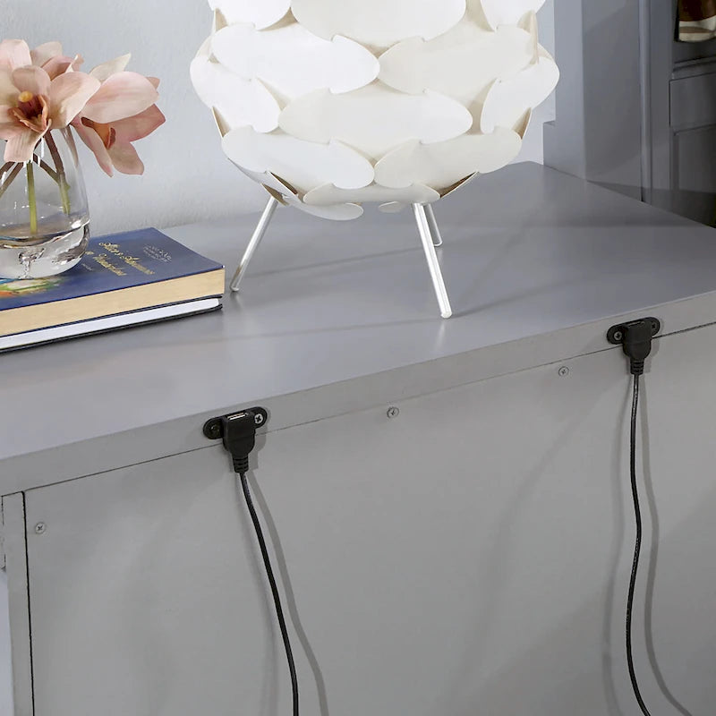 Table de chevet transitionnelle en bois gris à 3 tiroirs